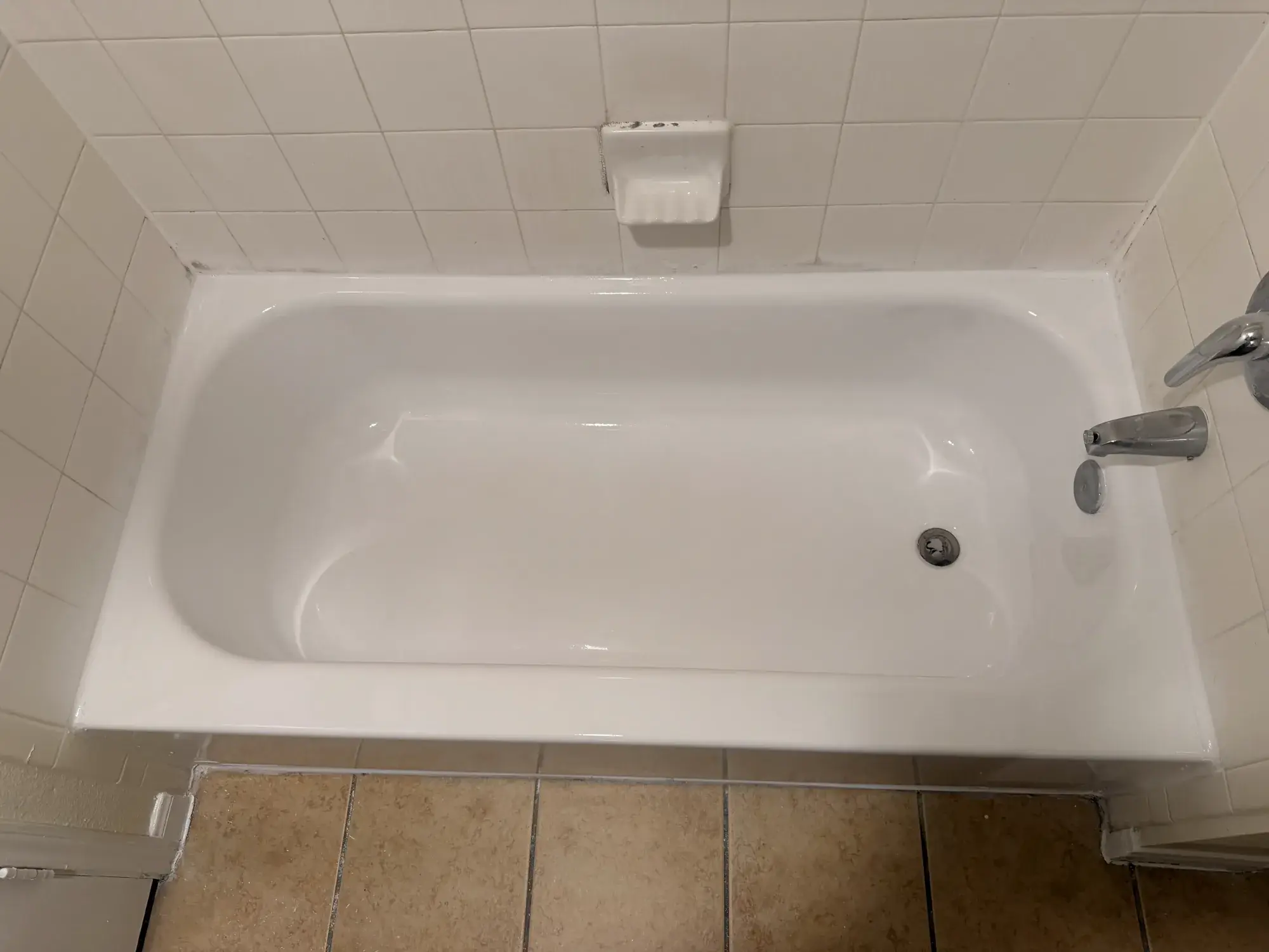 Refinished white bathtub, after